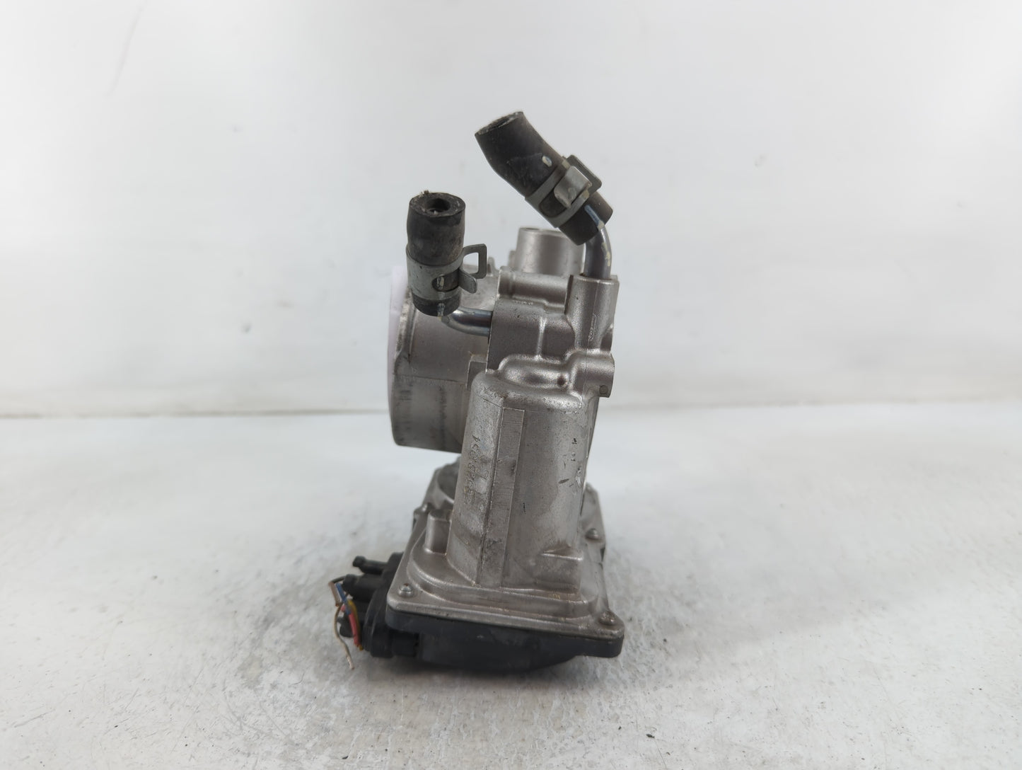 2011-2020 Hyundai Elantra Throttle Body P/N:35100-2E000 Fits Fits 2011 2012 2013 2014 2015 2016 2017 2018 2019 2020 2021 OEM