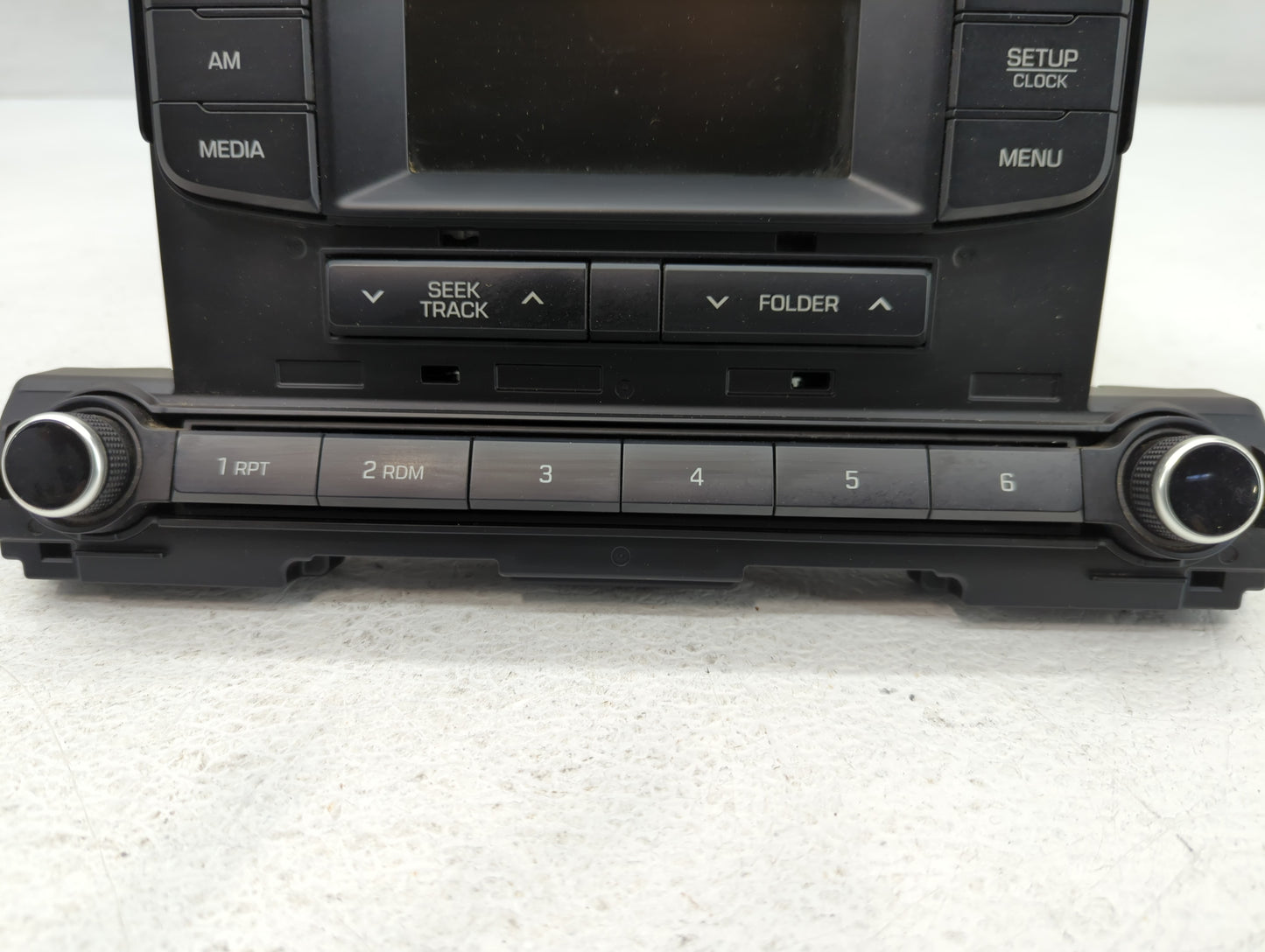 2017-2018 Hyundai Elantra Am Fm Cd Player Radio Receiver - Oemusedautoparts1.com