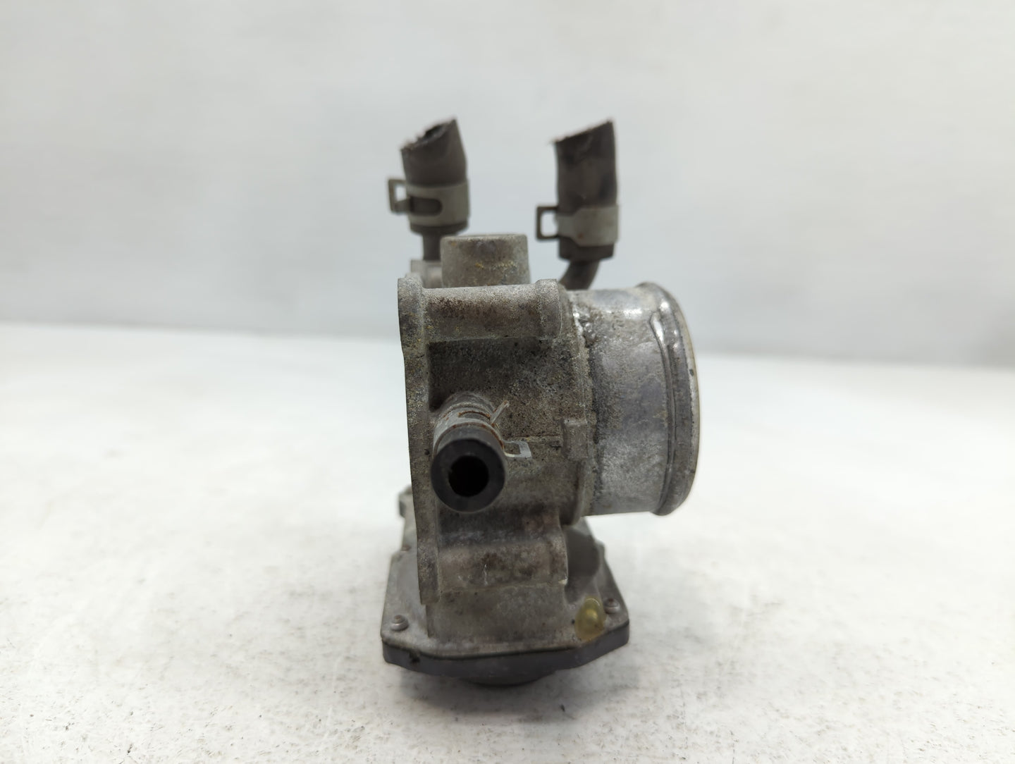 2017-2020 Hyundai Elantra Throttle Body P/N:35100-2B340 Fits Fits 2015 2016 2017 2018 2019 2020 2021 2022 OEM Used Auto Part