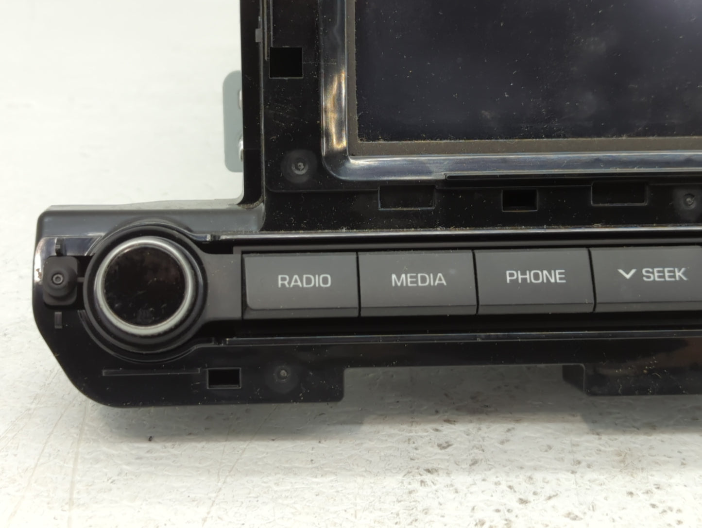 2017-2018 Hyundai Elantra Am Fm Cd Player Radio Receiver - Oemusedautoparts1.com