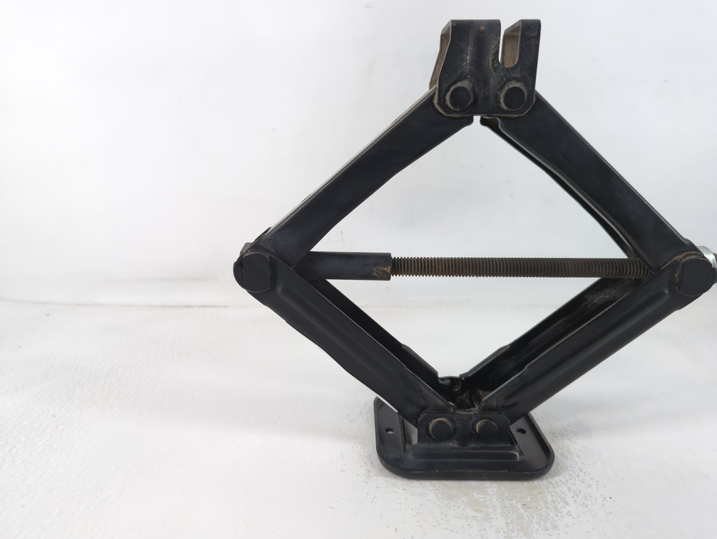 2018 Hyundai Elantra Spare Scissor Car Jack - Oemusedautoparts1.com