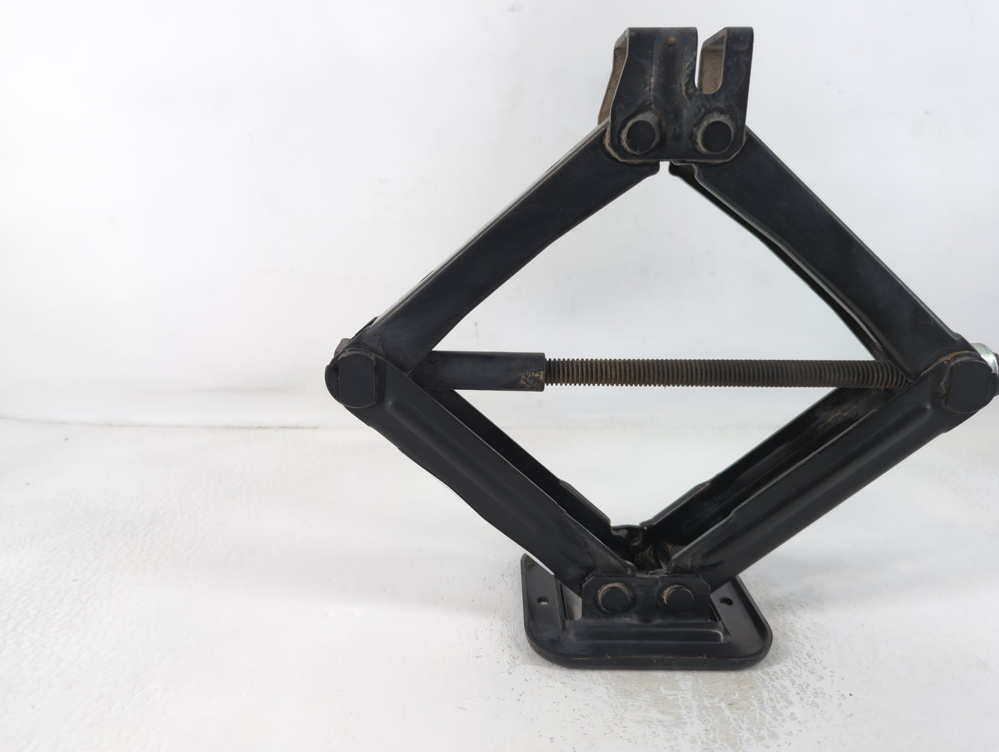 2018 Hyundai Elantra Spare Scissor Car Jack 748747 - Oemusedautoparts1.com