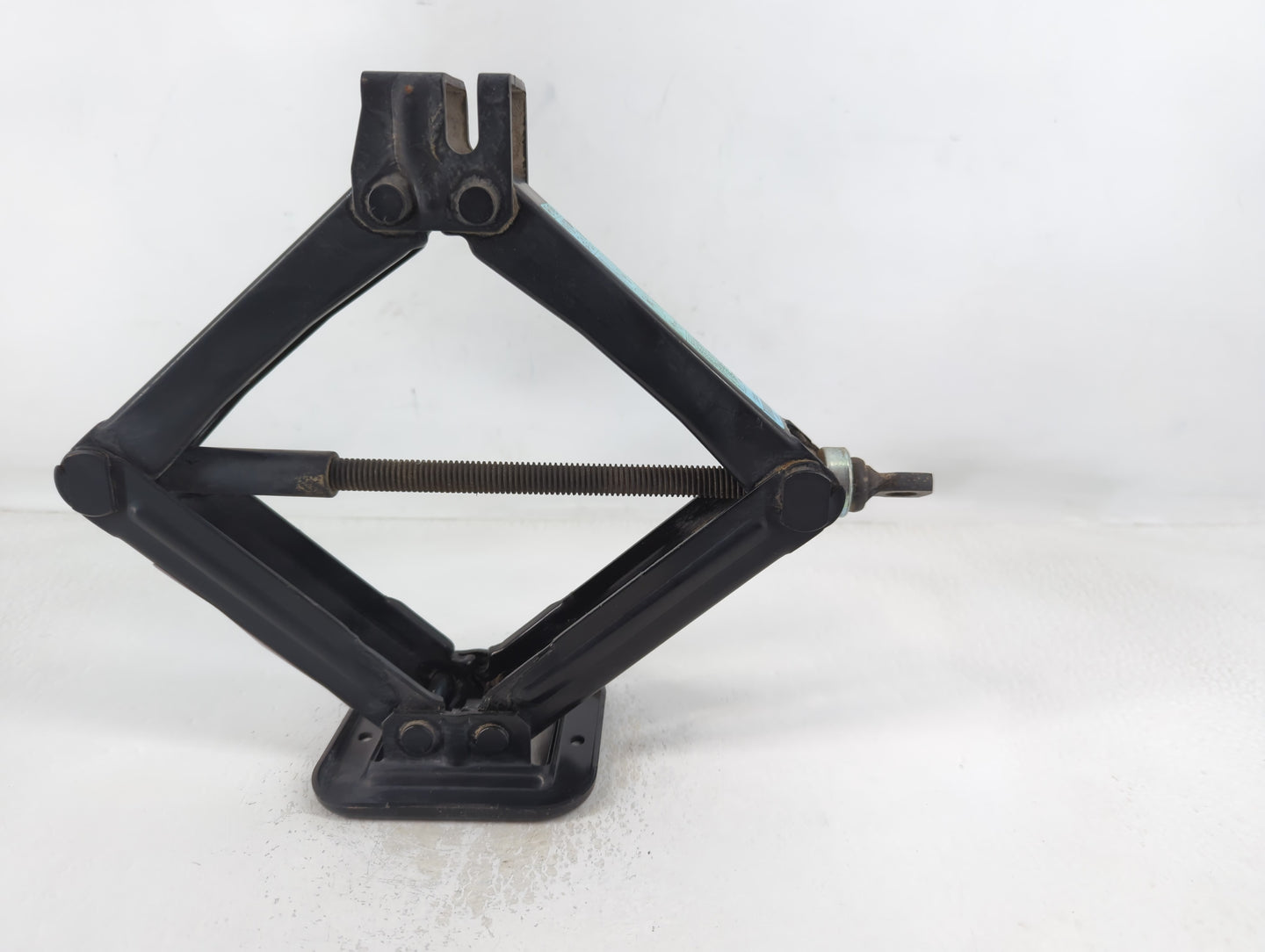 2018 Hyundai Elantra Spare Scissor Car Jack 748747 - Oemusedautoparts1.com