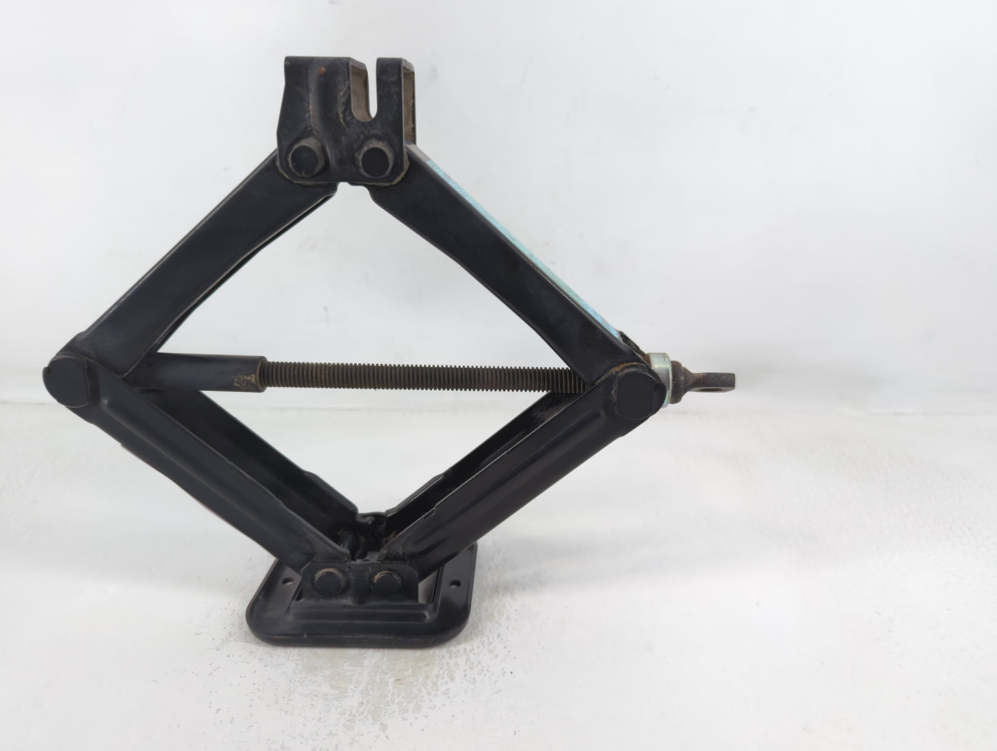 2018 Hyundai Elantra Spare Scissor Car Jack 748747 - Oemusedautoparts1.com