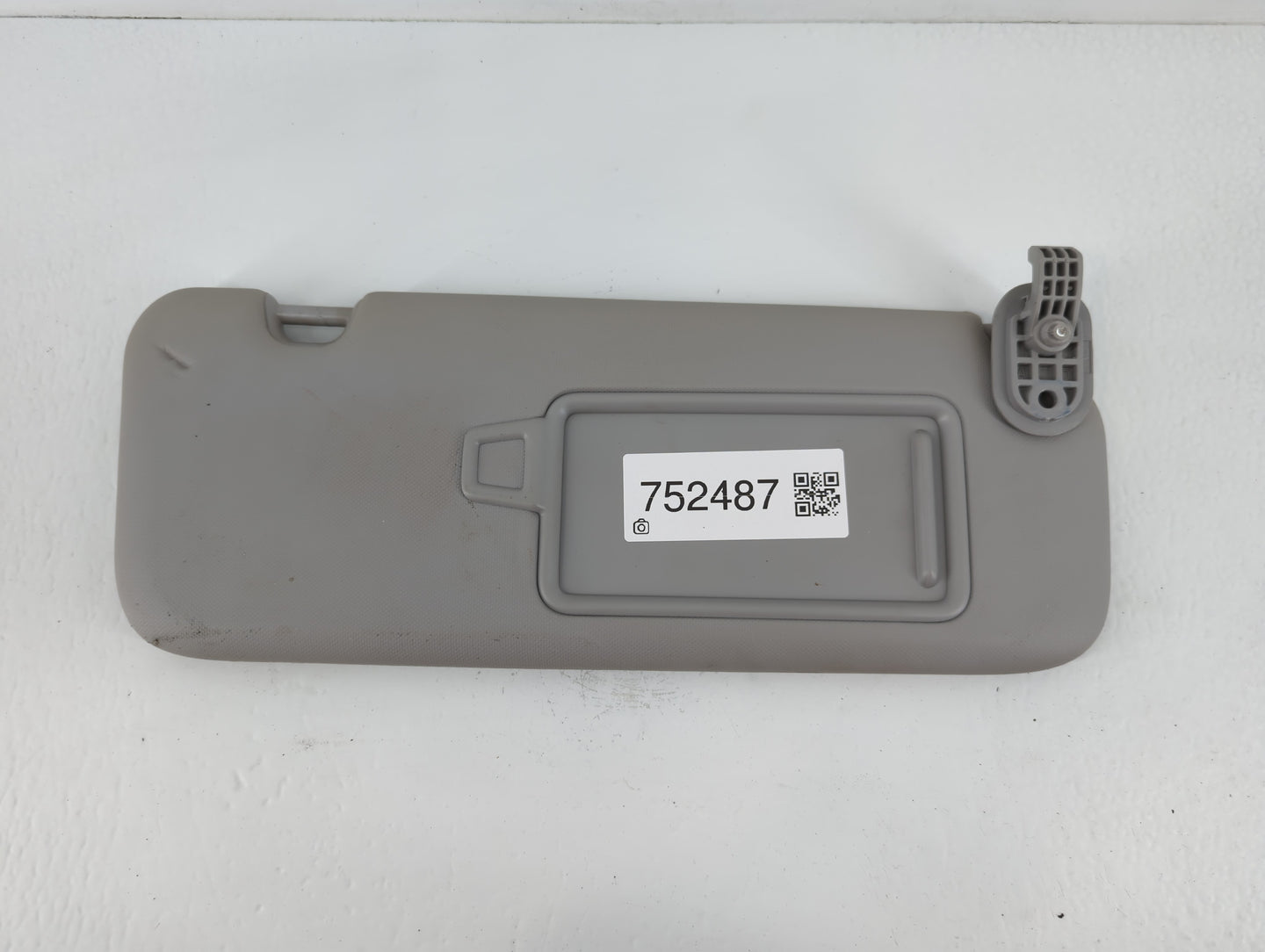 2017-2020 Hyundai Elantra Sun Visor Shade Replacement Passenger Right Mirror Fits Fits 2017 2018 2019 2020 OEM Used Auto Par