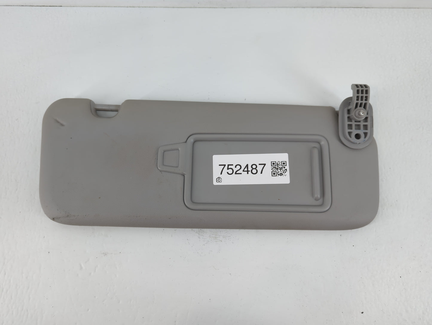 2017-2020 Hyundai Elantra Sun Visor Shade Replacement Passenger Right Mirror Fits Fits 2017 2018 2019 2020 OEM Used Auto Par