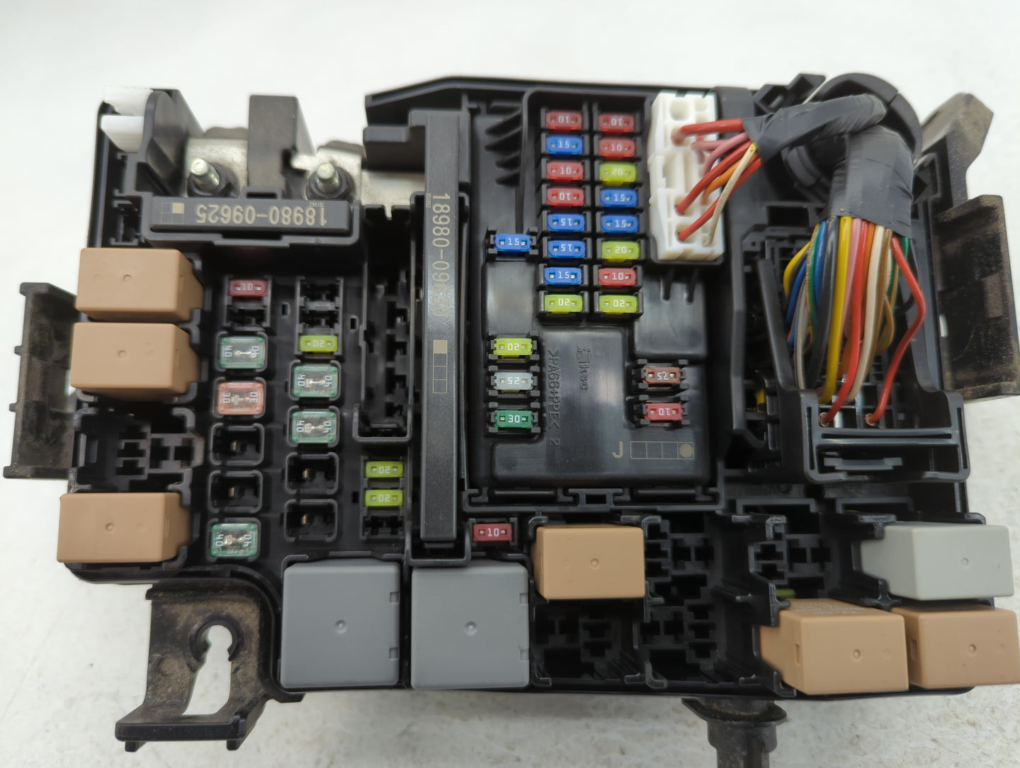 2018 Hyundai Elantra Fusebox Fuse Box Panel Relay Module P/N:91203 F2485A Fits OEM Used Auto Parts - Oemusedautoparts1.com