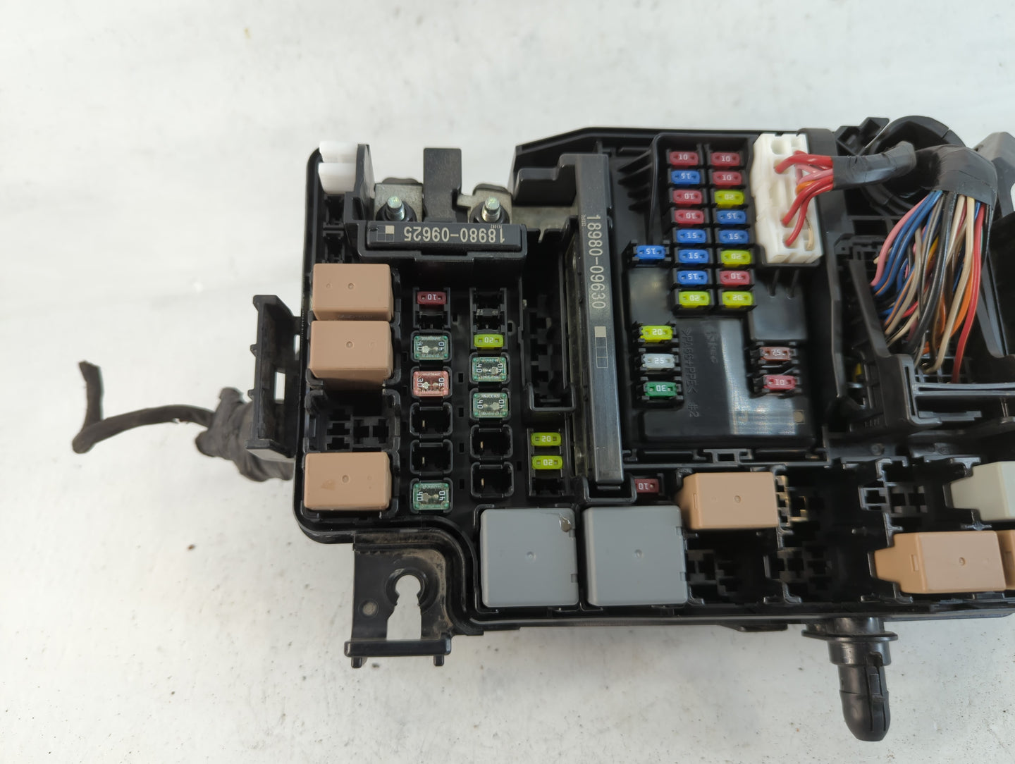2018 Hyundai Elantra Fusebox Fuse Box Panel Relay Module P/N:91203 F2475C Fits OEM Used Auto Parts - Oemusedautoparts1.com