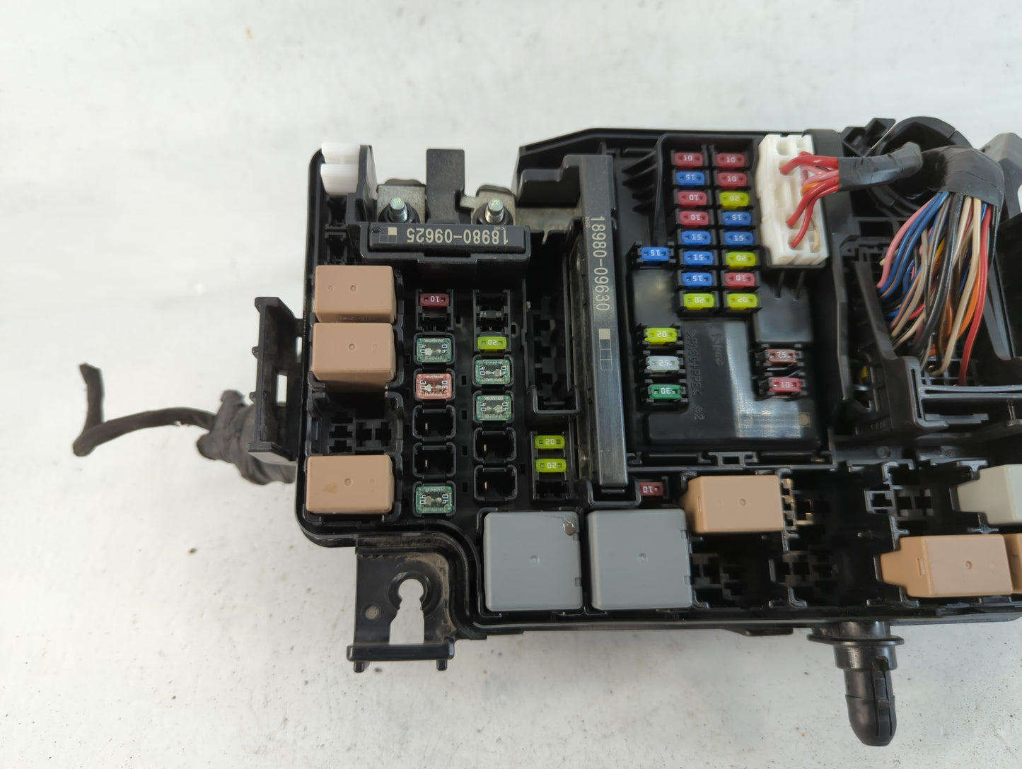 2018 Hyundai Elantra Fusebox Fuse Box Panel Relay Module P/N:91203 F2475C Fits OEM Used Auto Parts - Oemusedautoparts1.com