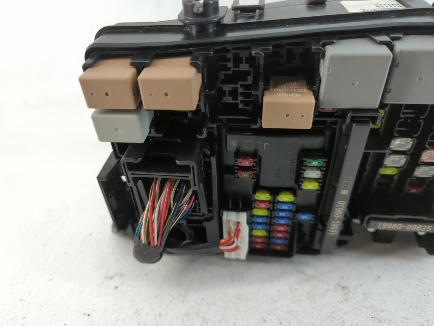 2018 Hyundai Elantra Fusebox Fuse Box Panel Relay Module P/N:91203 F2485C Fits OEM Used Auto Parts - Oemusedautoparts1.com