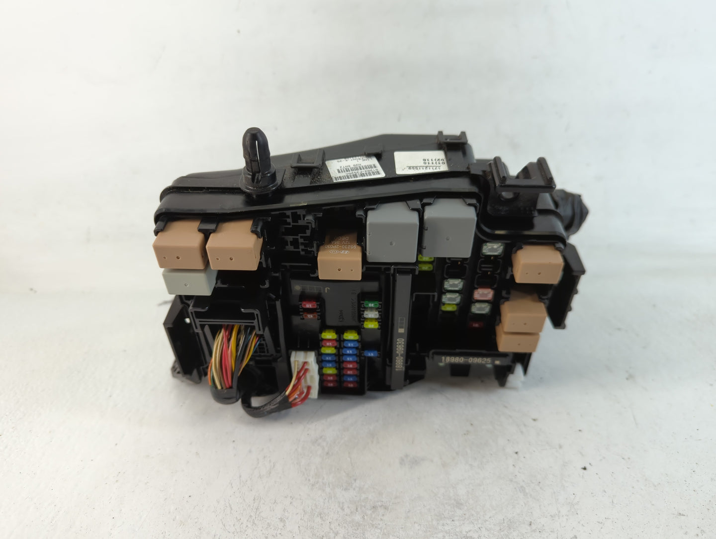 2018 Hyundai Elantra Fusebox Fuse Box Panel Relay Module P/N:91203-F2525C Fits OEM Used Auto Parts - Oemusedautoparts1.com