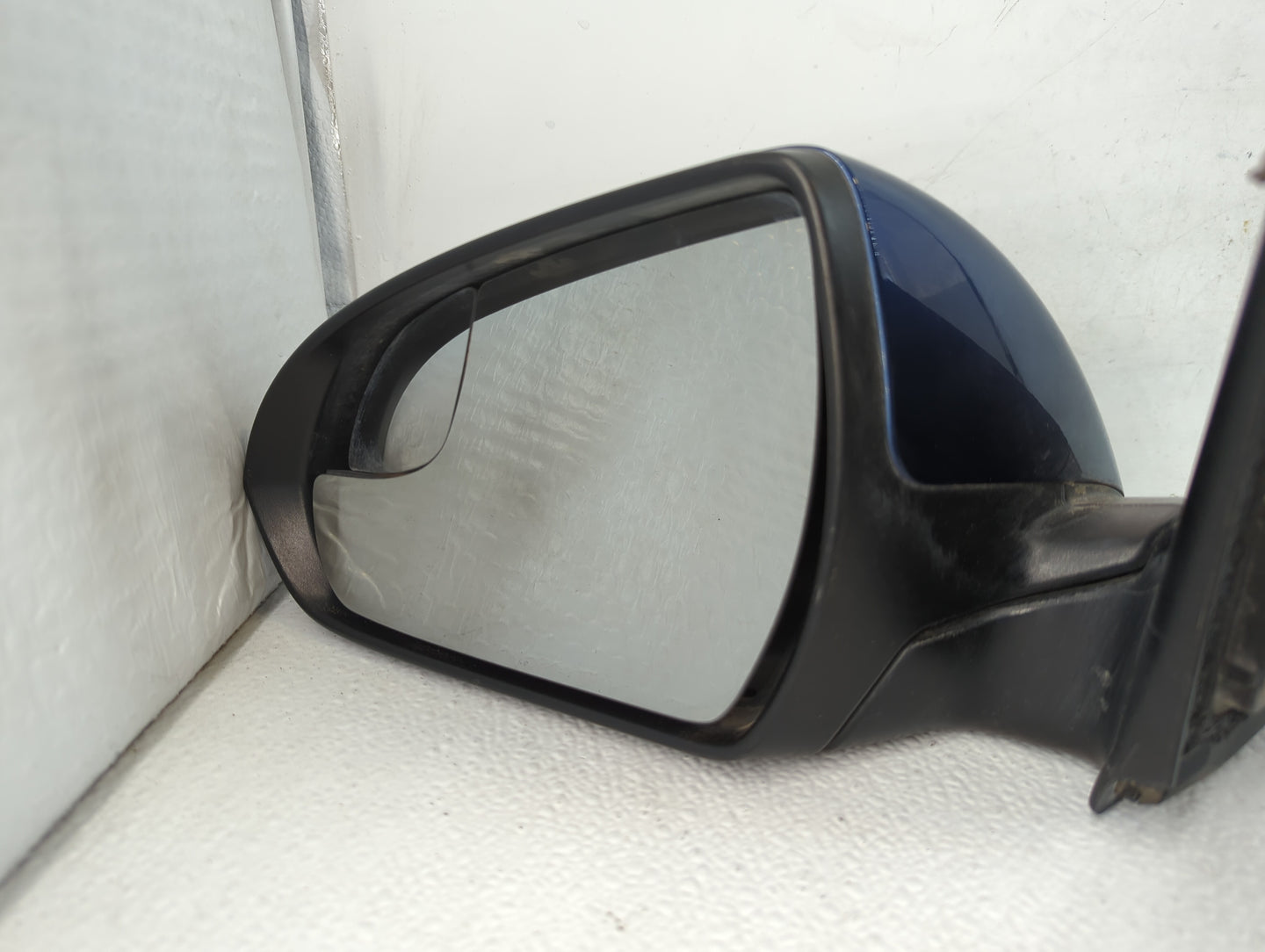 2017-2018 Hyundai Elantra Driver Side View Mirror - Left Door Mirror OEM Used - Oemusedautoparts1.com