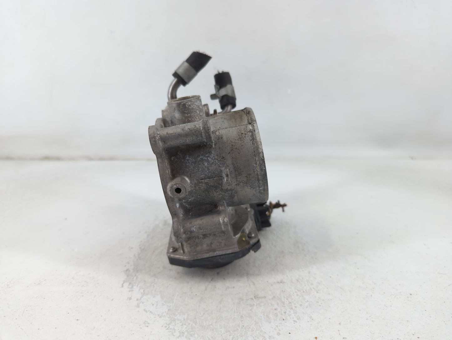 2011-2020 Hyundai Elantra Throttle Body P/N:35100-2E000 Fits Fits 2011 2012 2013 2014 2015 2016 2017 2018 2019 2020 2021 OEM