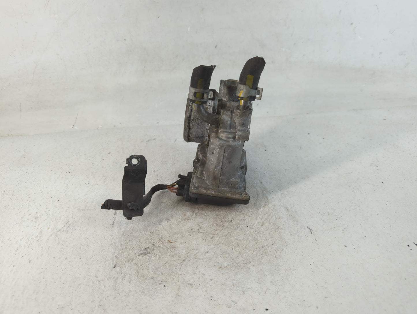 2017-2020 Hyundai Elantra Throttle Body P/N:35100-2B340 Fits Fits 2015 2016 2017 2018 2019 2020 2021 2022 OEM Used Auto Part