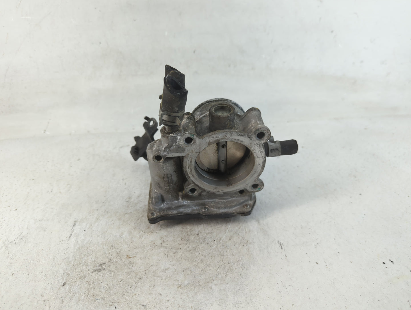 2017-2020 Hyundai Elantra Throttle Body P/N:35100-2B340 Fits Fits 2015 2016 2017 2018 2019 2020 2021 2022 OEM Used Auto Part