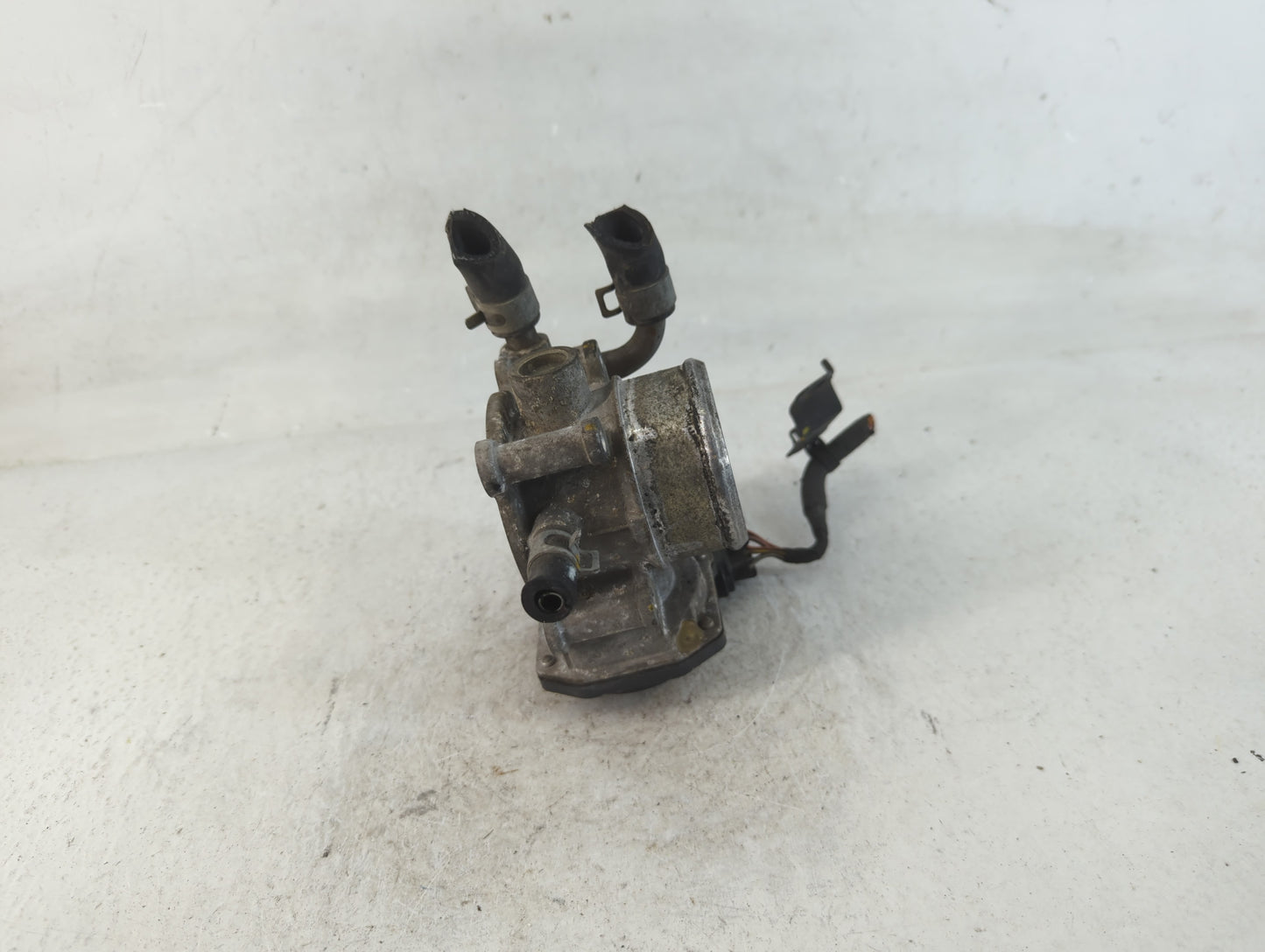 2017-2020 Hyundai Elantra Throttle Body P/N:35100-2B340 Fits Fits 2015 2016 2017 2018 2019 2020 2021 2022 OEM Used Auto Part