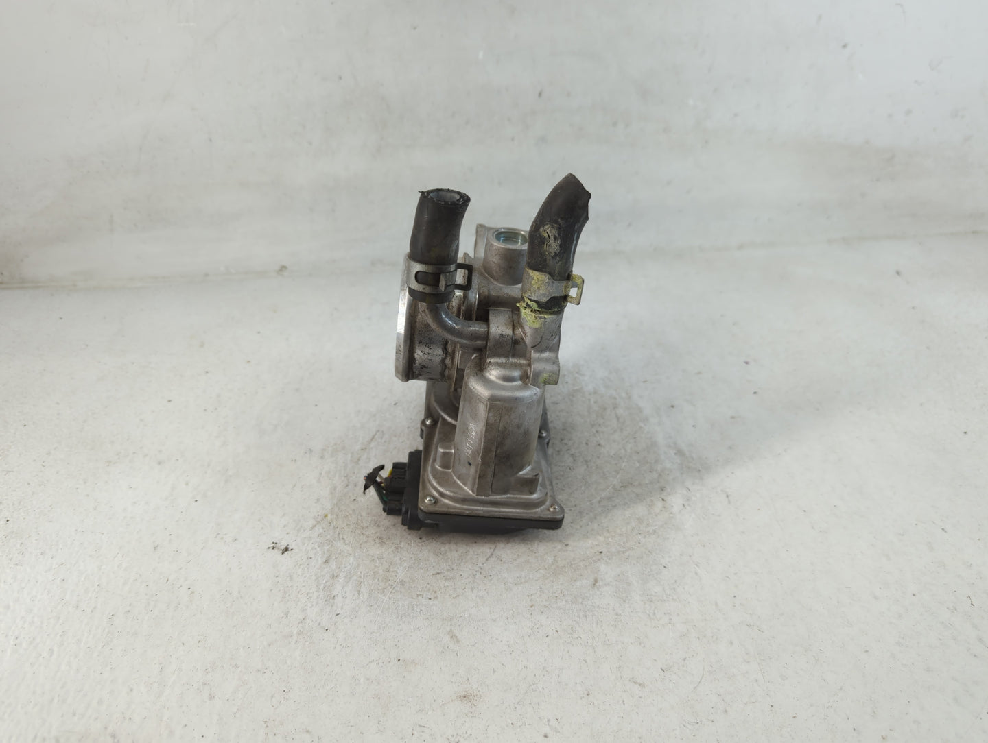 2017-2020 Hyundai Elantra Throttle Body P/N:35100-2B340 Fits Fits 2017 2018 2019 2020 OEM Used Auto Parts - Oemusedautoparts