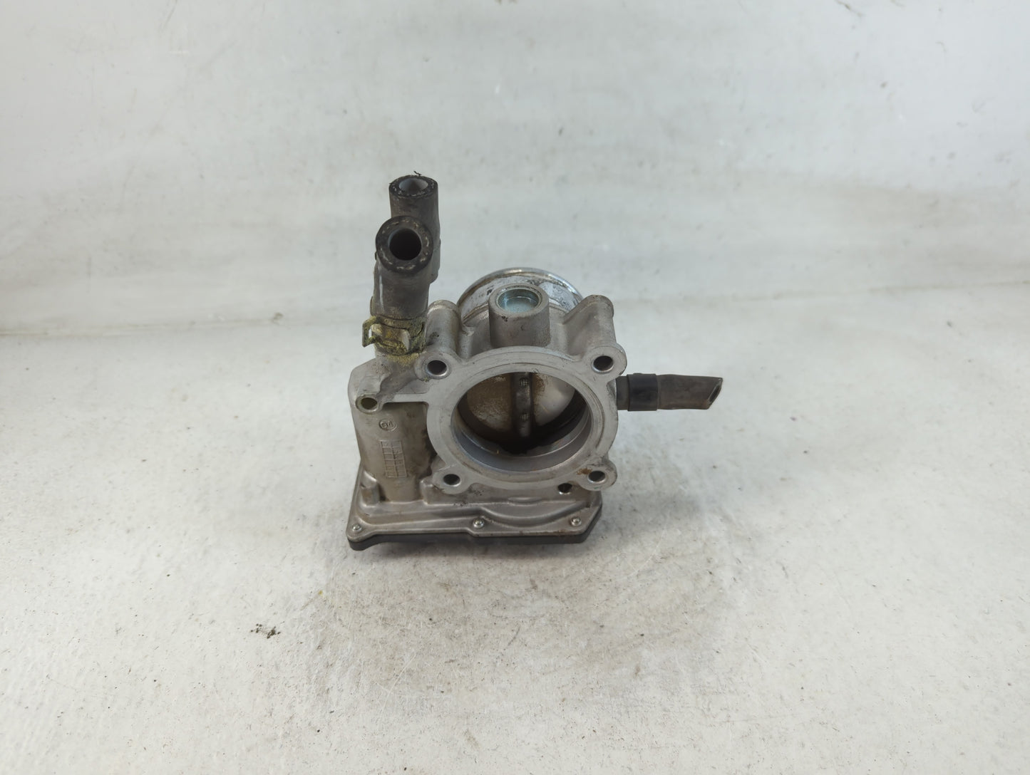 2017-2020 Hyundai Elantra Throttle Body P/N:35100-2B340 Fits Fits 2017 2018 2019 2020 OEM Used Auto Parts - Oemusedautoparts