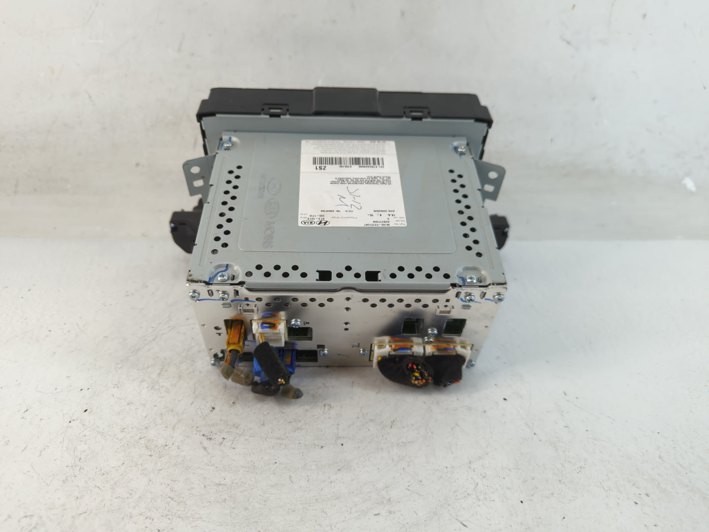 2017-2018 Hyundai Elantra Radio AM FM Cd Player Receiver Replacement P/N:96160-F2101UAT Fits Fits 2017 2018 OEM Used Auto Pa