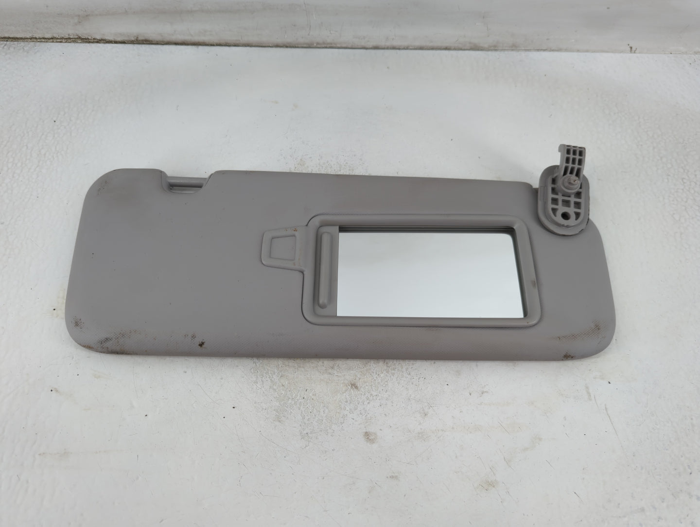 2017-2020 Hyundai Elantra Sun Visor Shade Replacement Passenger Right Mirror Fits Fits 2017 2018 2019 2020 OEM Used Auto Par