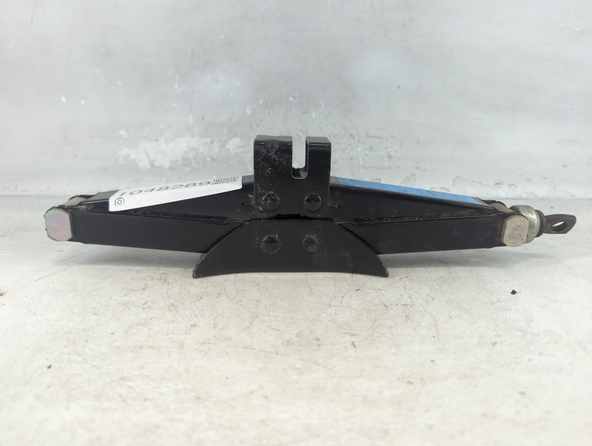 2018 Hyundai Elantra Gt Spare Scissor Car Jack - Oemusedautoparts1.com