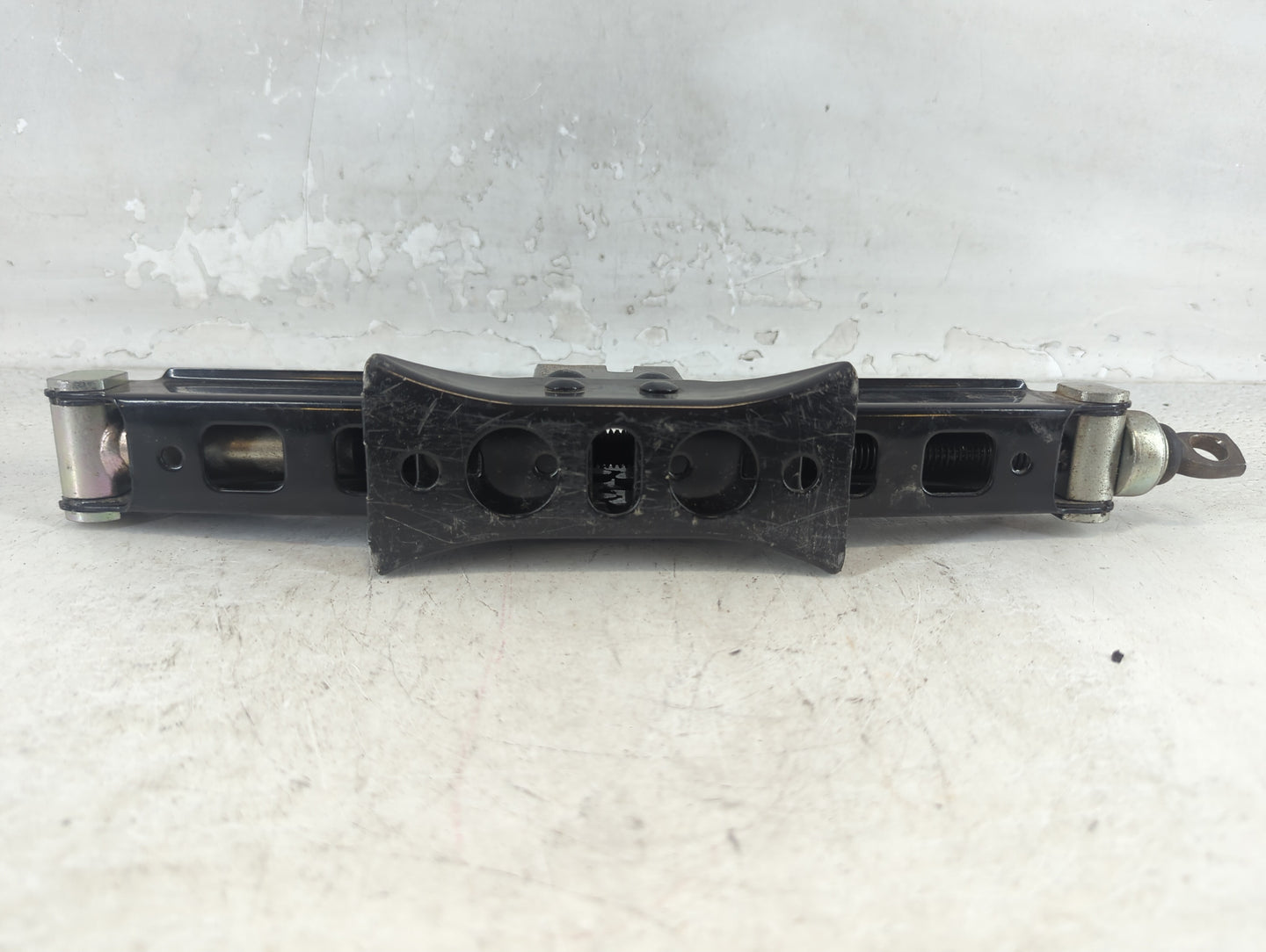 2018 Hyundai Elantra Gt Spare Scissor Car Jack - Oemusedautoparts1.com