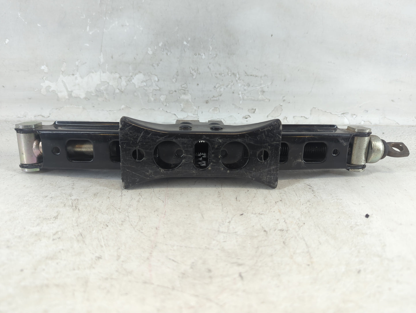 2018 Hyundai Elantra Gt Spare Scissor Car Jack - Oemusedautoparts1.com