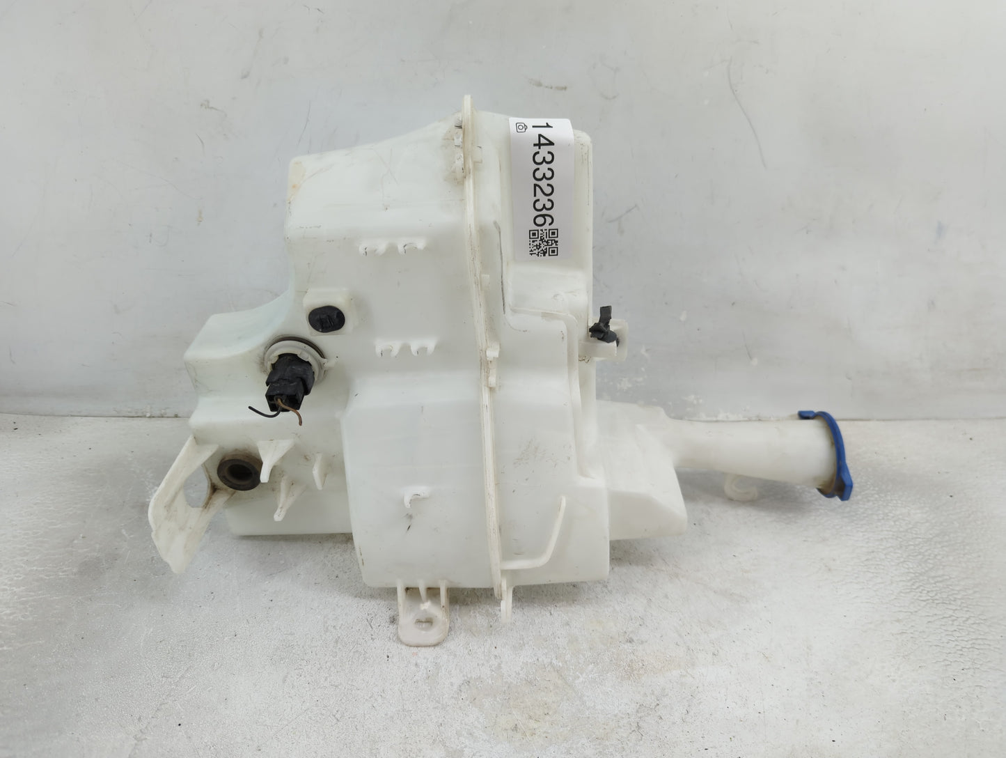 2018 Hyundai Elantra Gt Windshield Washer Fluid Reservoir Bottle Oem - Oemusedautoparts1.com
