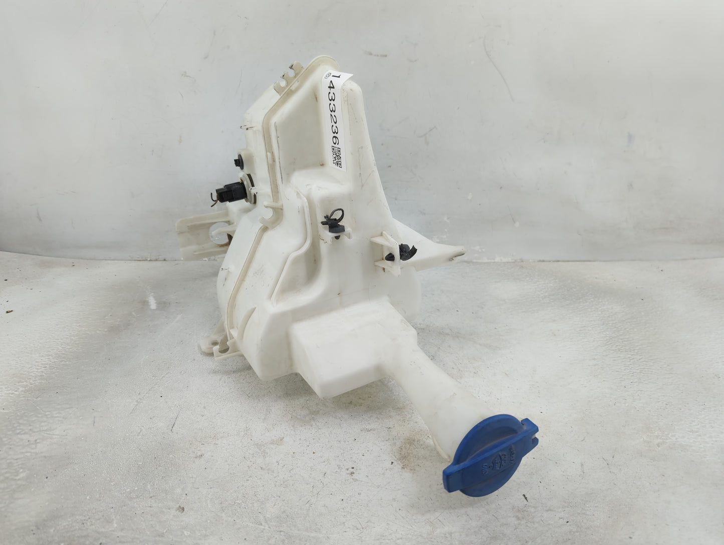 2018 Hyundai Elantra Gt Windshield Washer Fluid Reservoir Bottle Oem - Oemusedautoparts1.com
