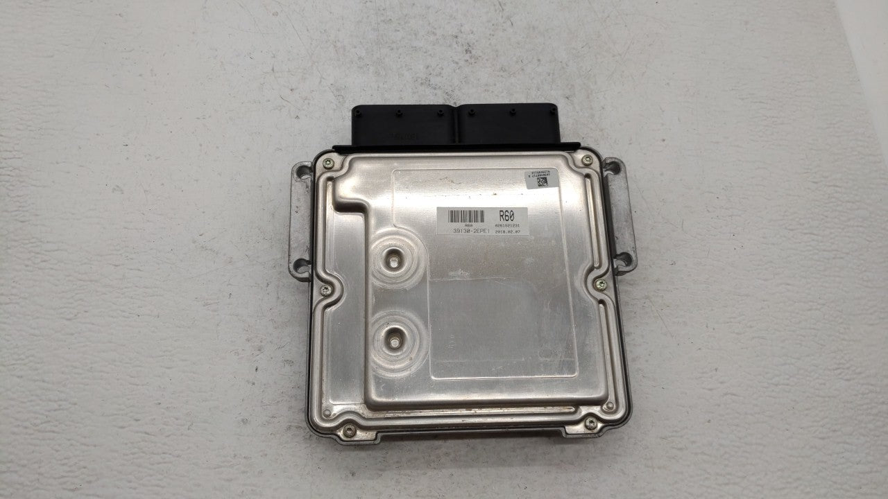2018 Hyundai Elantra Gt PCM Engine Control Computer ECU ECM PCU OEM P/N:39133-2EPE0 39131-2EPE1 Fits OEM Used Auto Parts - O