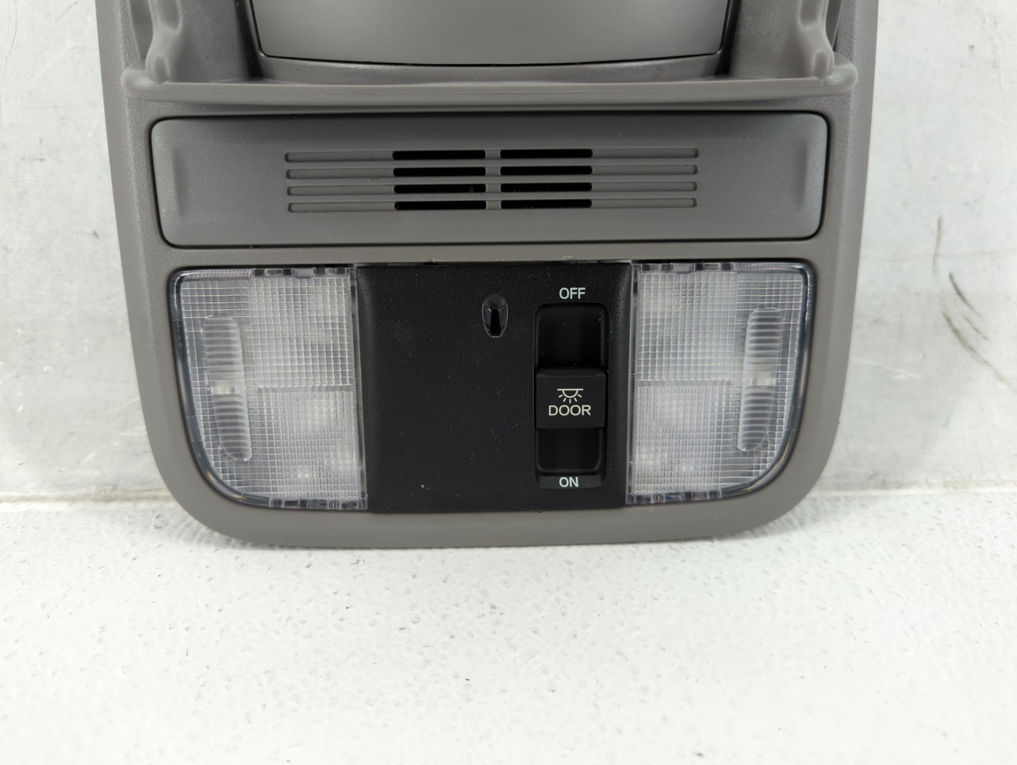 2018 Hyundai Elantra Gt Overhead Roof Console - Oemusedautoparts1.com