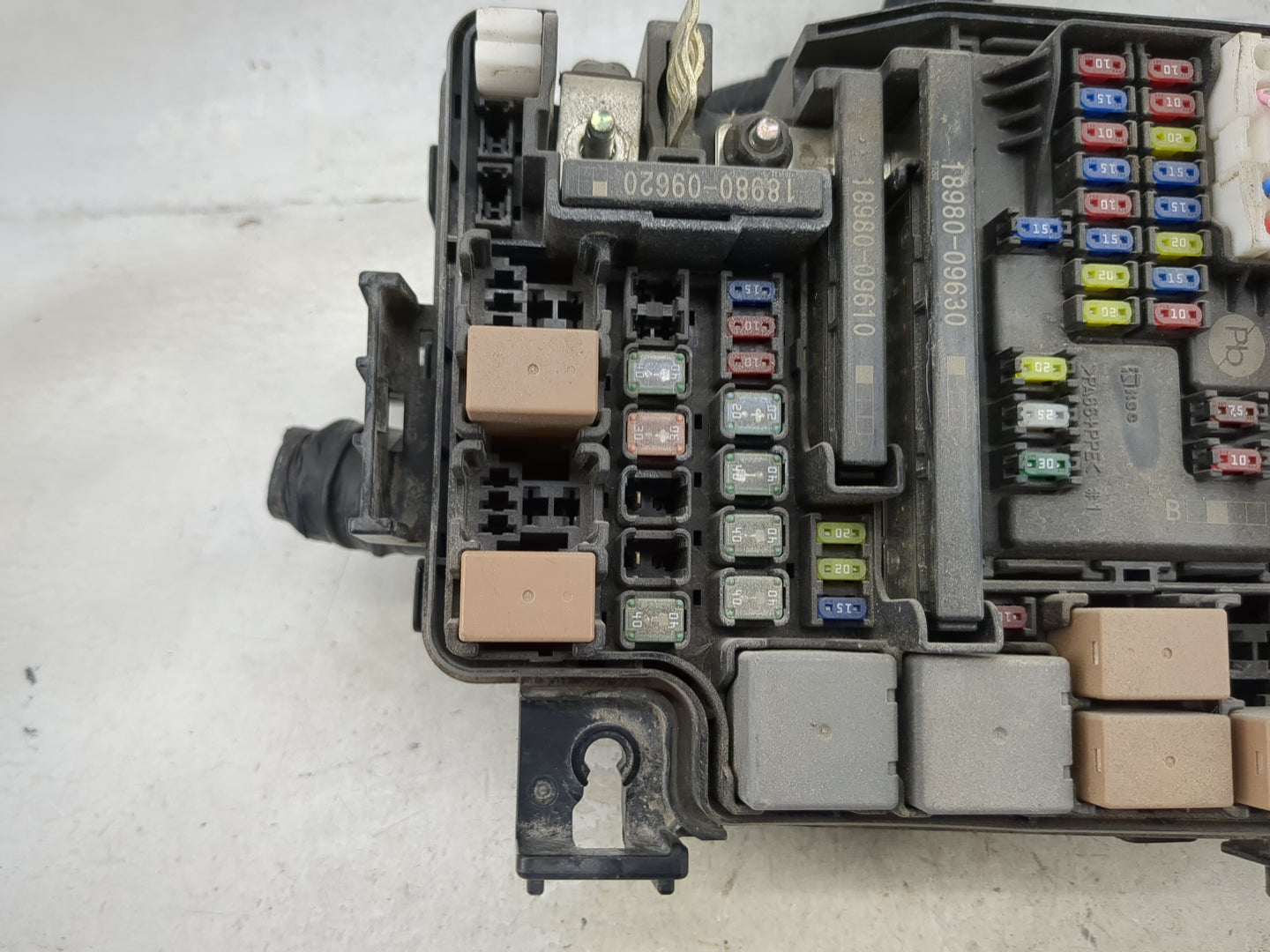 2017-2018 Hyundai Ioniq Fusebox Fuse Box Panel Relay Module P/N:91950-G2921 18980-09620, 18980-09610 Fits Fits 2017 2018 OEM