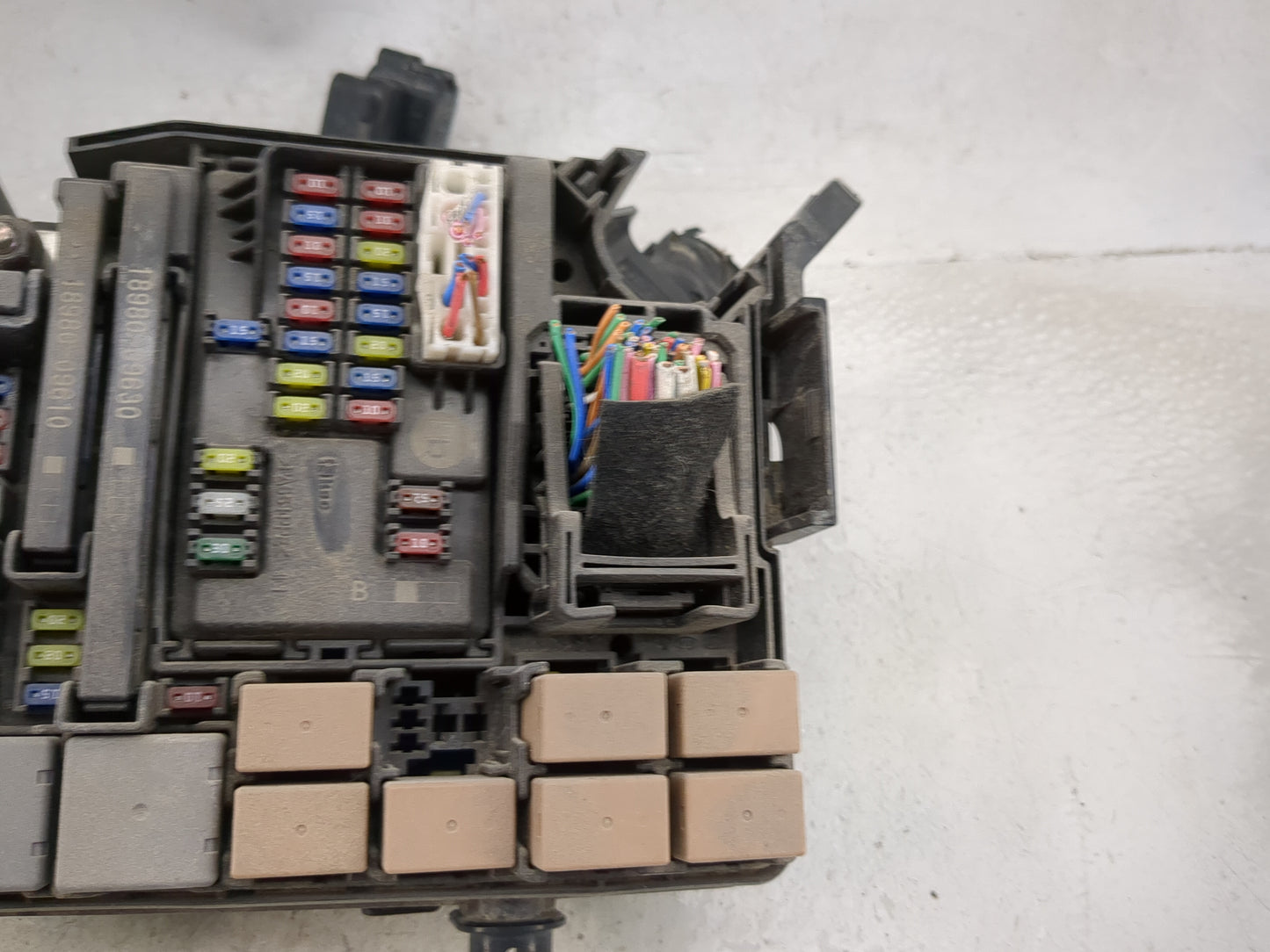 2017-2018 Hyundai Ioniq Fusebox Fuse Box Panel Relay Module P/N:91950-G2921 18980-09620, 18980-09610 Fits Fits 2017 2018 OEM