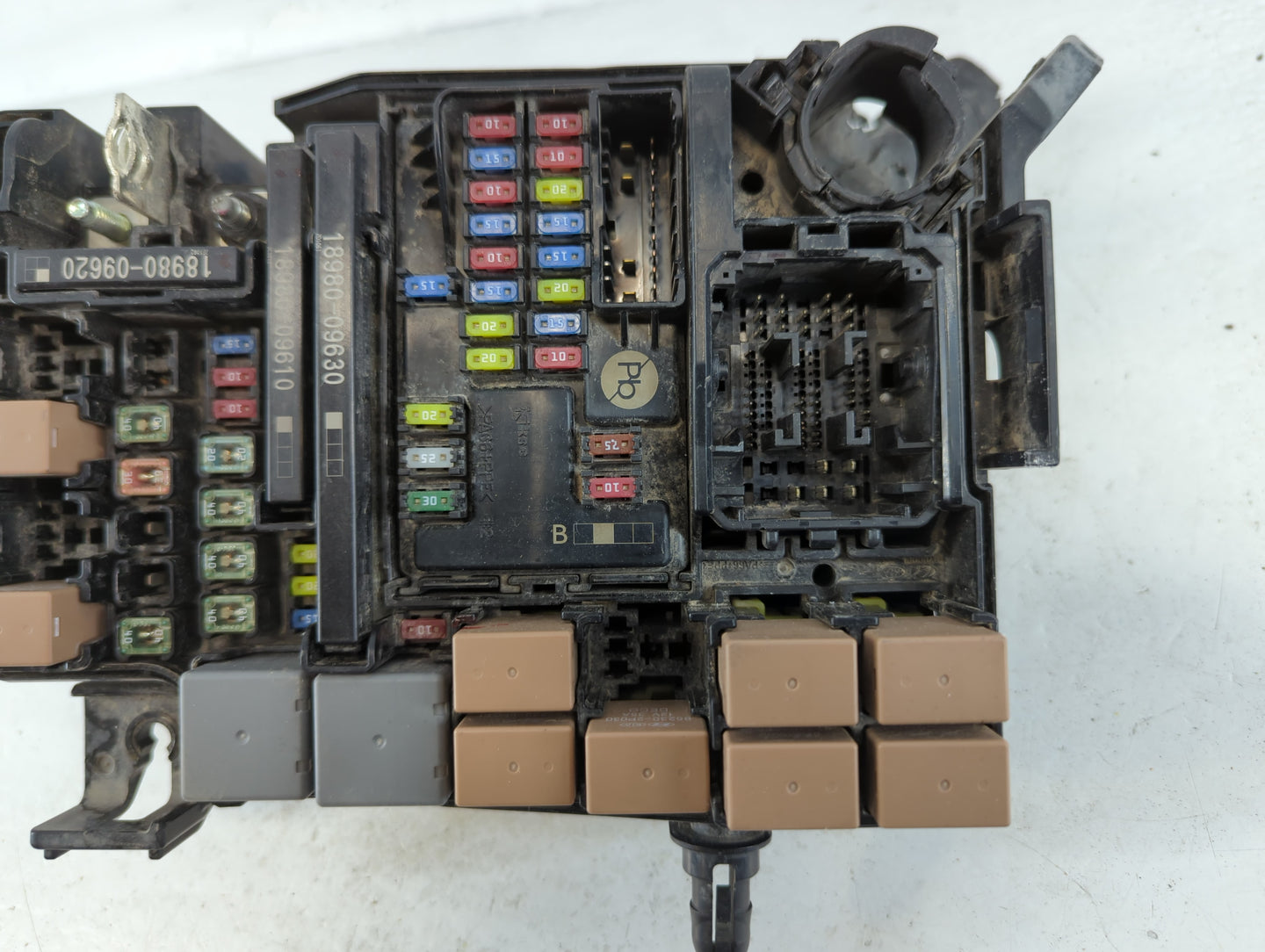 2017-2018 Hyundai Ioniq Fusebox Fuse Box Panel Relay Module P/N:91205 G2153 Fits Fits 2017 2018 OEM Used Auto Parts - Oemuse