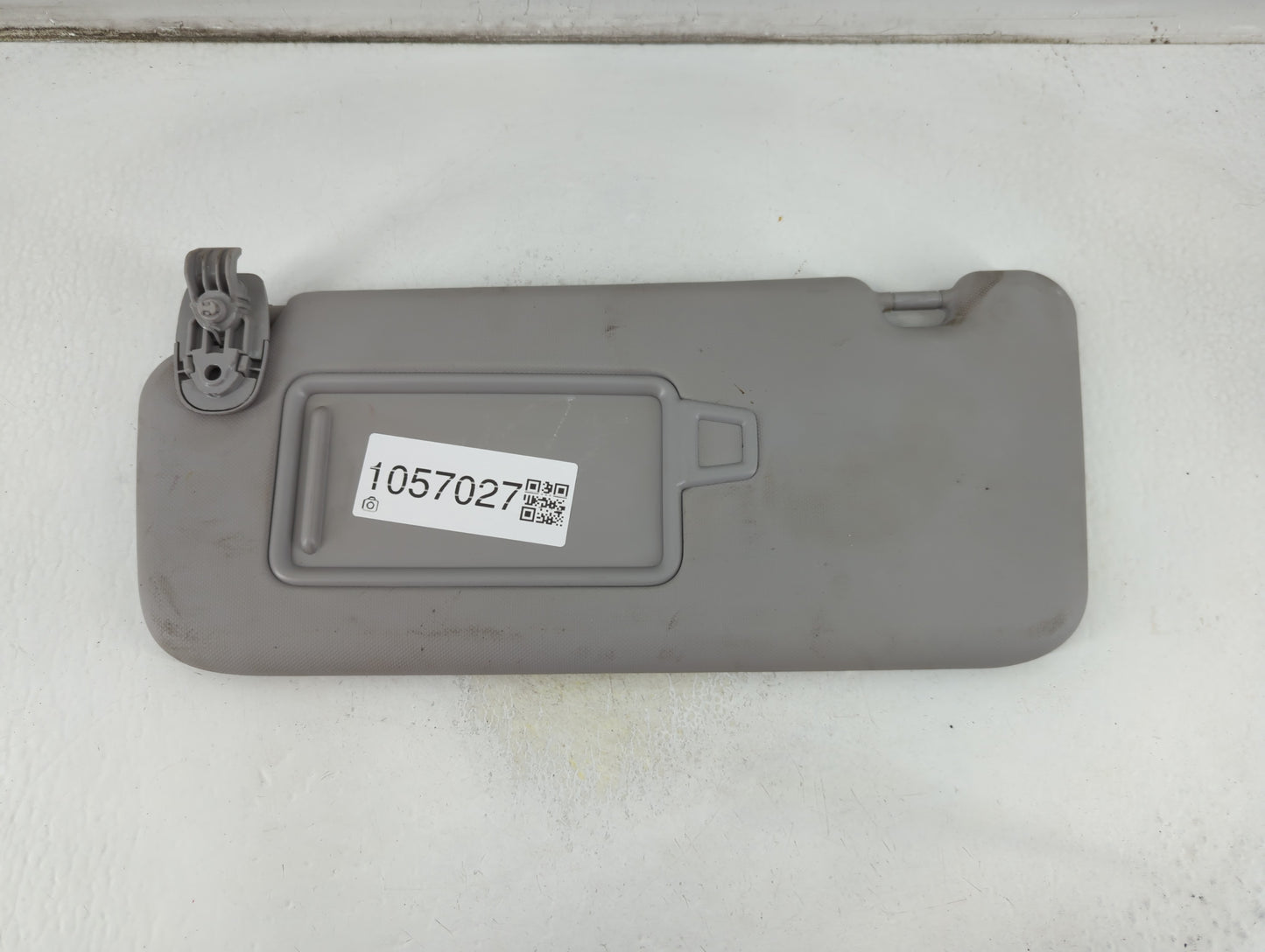 2018-2021 Hyundai Kona Sun Visor Shade Replacement Driver Left Mirror Fits Fits 2018 2019 2020 2021 OEM Used Auto Parts - Oe