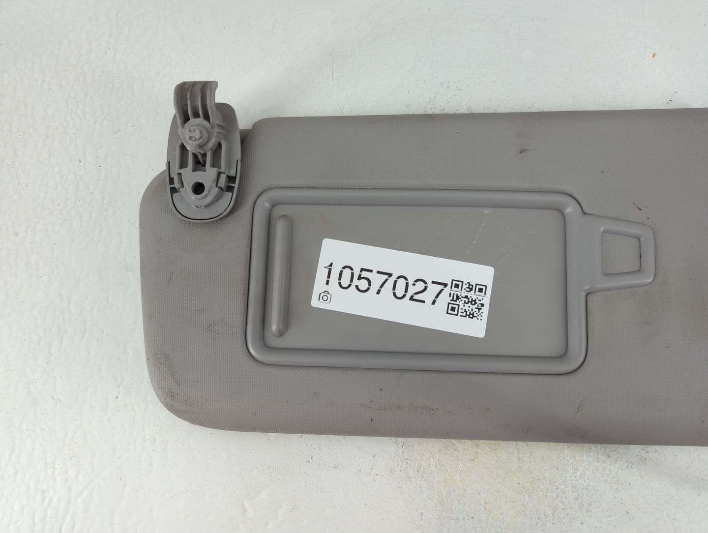 2018-2021 Hyundai Kona Sun Visor Shade Replacement Driver Left Mirror Fits Fits 2018 2019 2020 2021 OEM Used Auto Parts - Oe