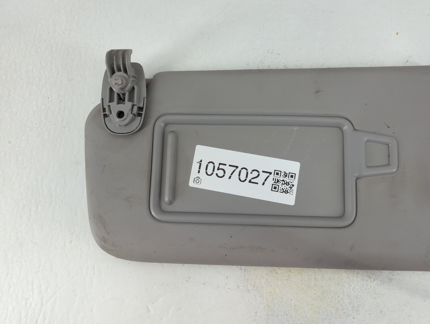 2018-2021 Hyundai Kona Sun Visor Shade Replacement Driver Left Mirror Fits Fits 2018 2019 2020 2021 OEM Used Auto Parts - Oe