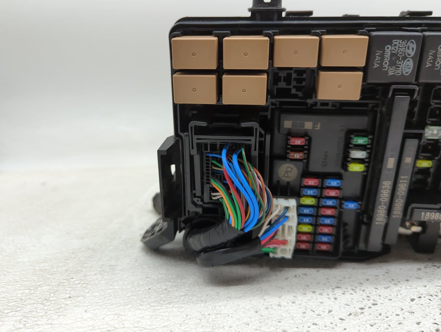 2018-2021 Hyundai Kona Fusebox Fuse Box Panel Relay Module P/N:91227-J9250 Fits Fits 2018 2019 2020 2021 OEM Used Auto Parts