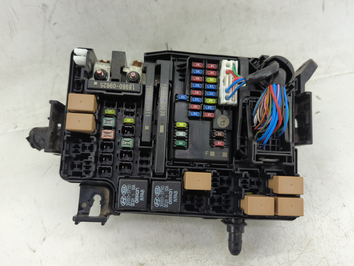 2018-2021 Hyundai Kona Fusebox Fuse Box Panel Relay Module P/N:91219-G3170 Fits Fits 2018 2019 2020 2021 OEM Used Auto Parts