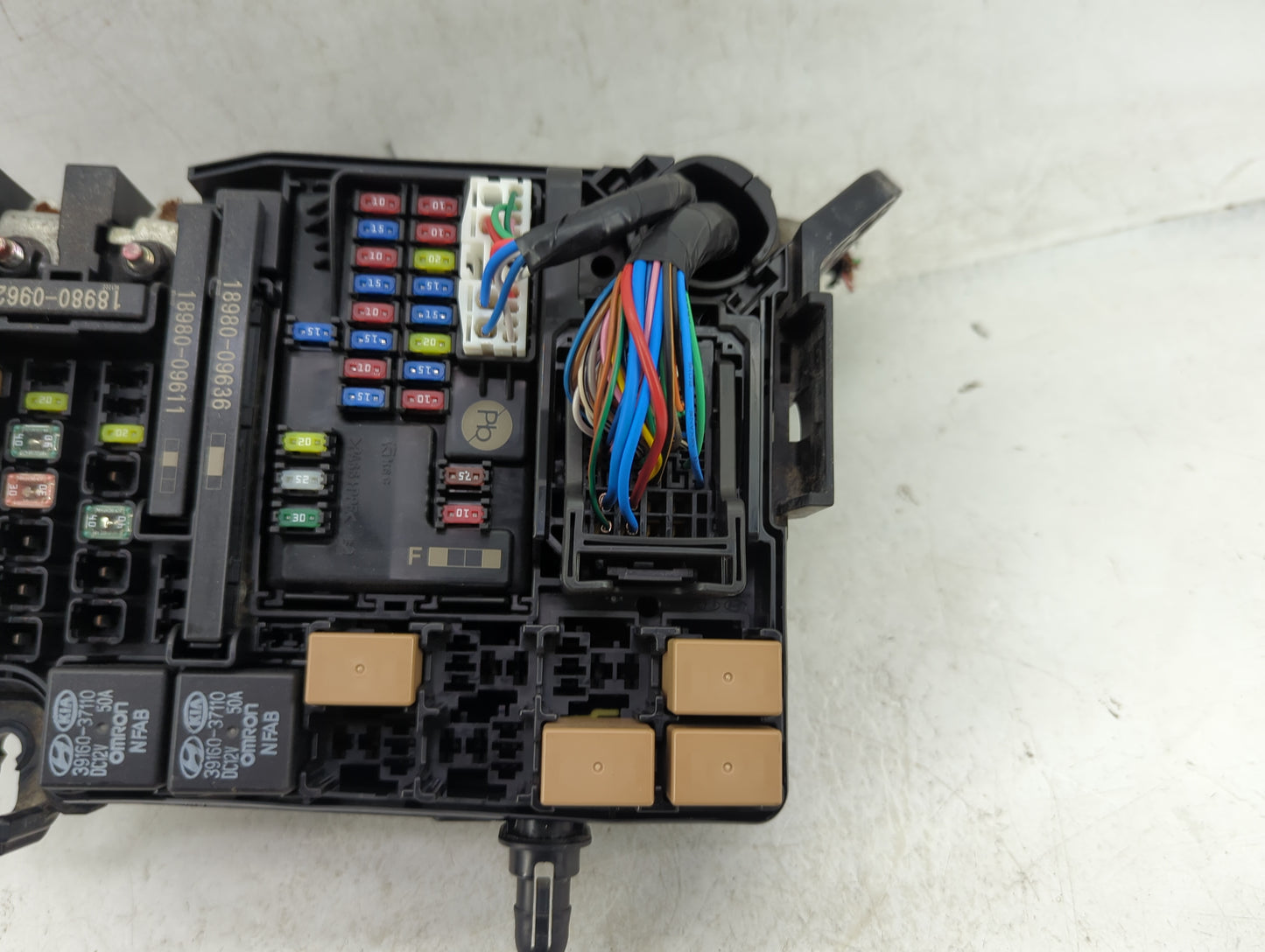2018-2021 Hyundai Kona Fusebox Fuse Box Panel Relay Module P/N:91219-G3170 Fits Fits 2018 2019 2020 2021 OEM Used Auto Parts