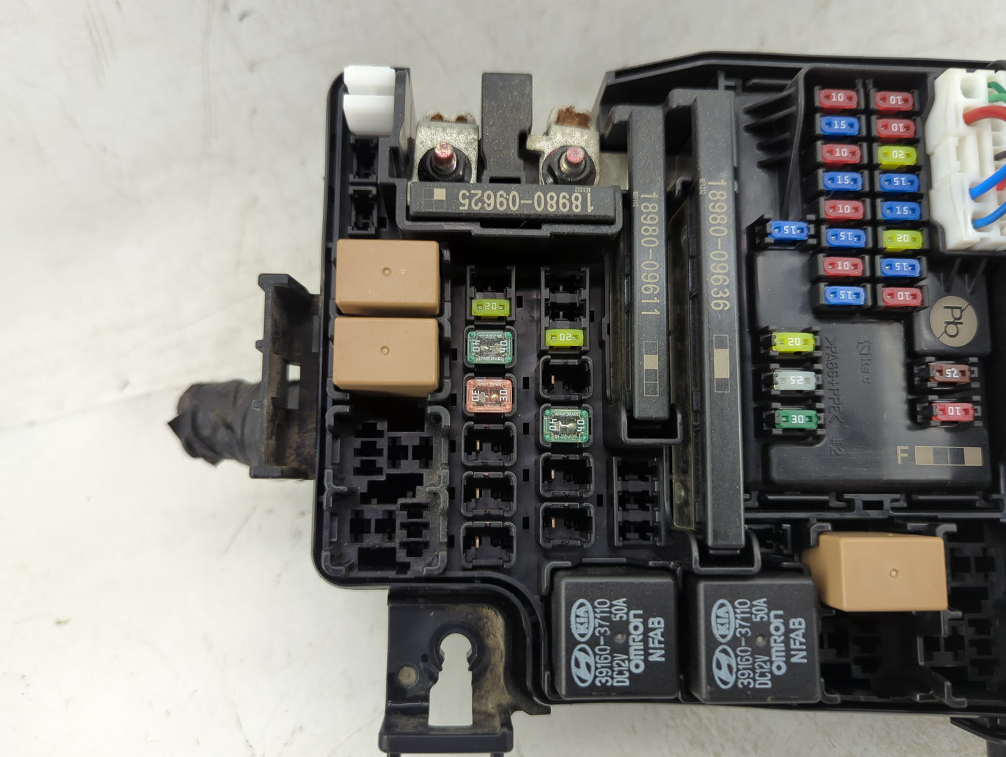 2018-2021 Hyundai Kona Fusebox Fuse Box Panel Relay Module P/N:91219-G3170 Fits Fits 2018 2019 2020 2021 OEM Used Auto Parts
