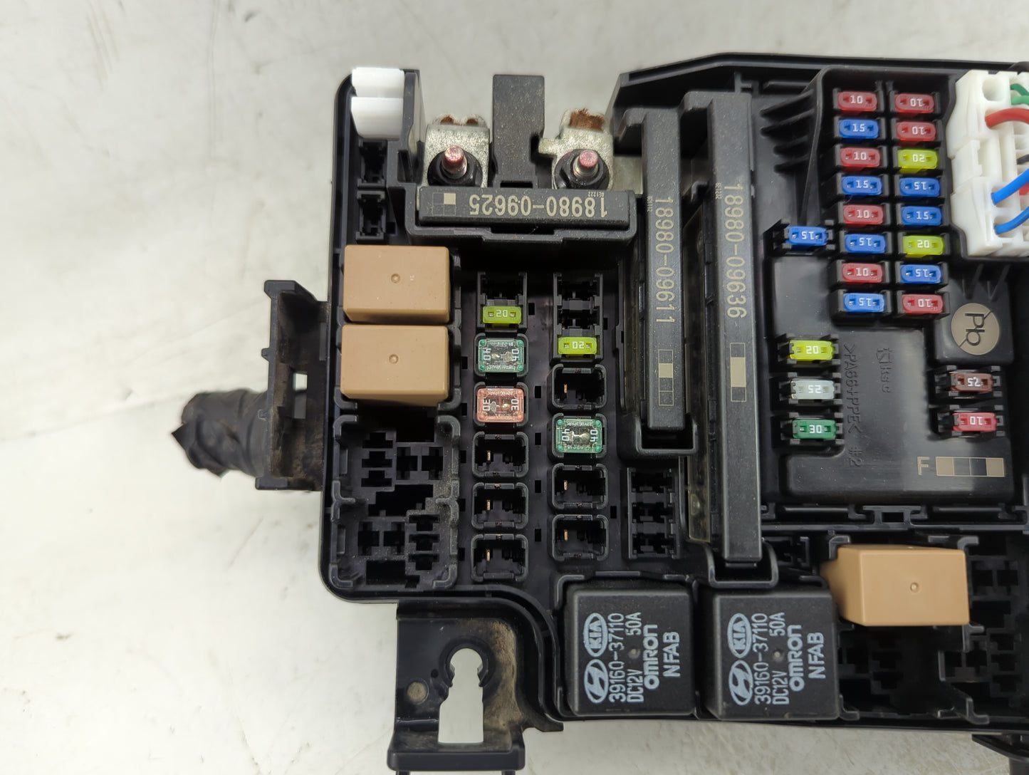 2018-2021 Hyundai Kona Fusebox Fuse Box Panel Relay Module P/N:91219-G3170 Fits Fits 2018 2019 2020 2021 OEM Used Auto Parts