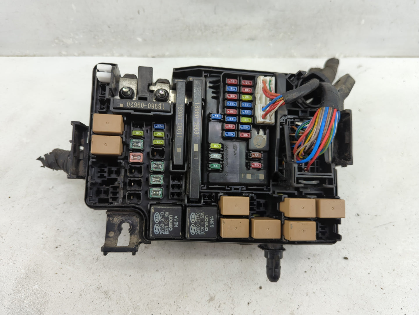 2018-2021 Hyundai Kona Fusebox Fuse Box Panel Relay Module Fits Fits 2018 2019 2020 2021 OEM Used Auto Parts - Oemusedautopa