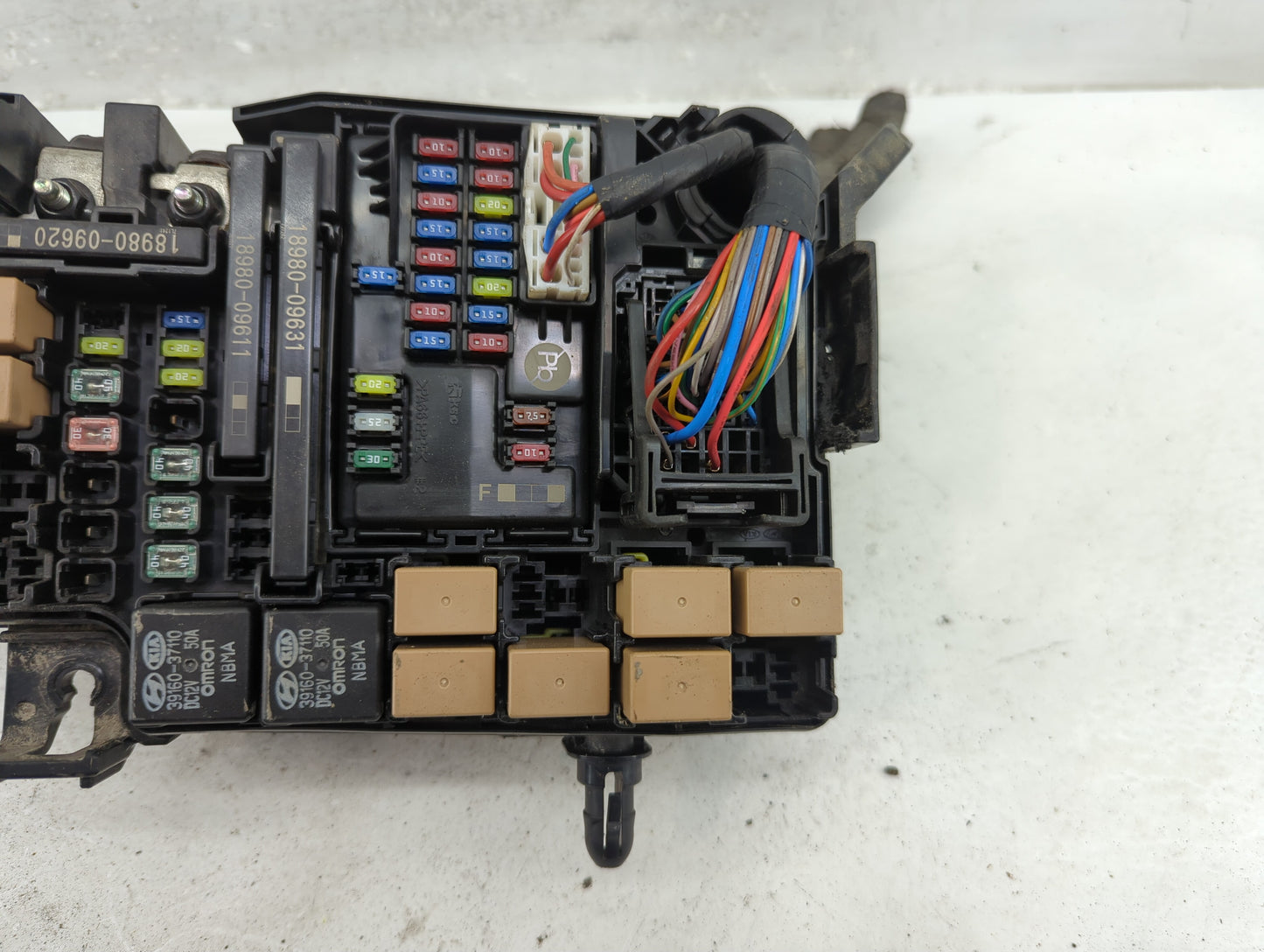 2018-2021 Hyundai Kona Fusebox Fuse Box Panel Relay Module Fits Fits 2018 2019 2020 2021 OEM Used Auto Parts - Oemusedautopa