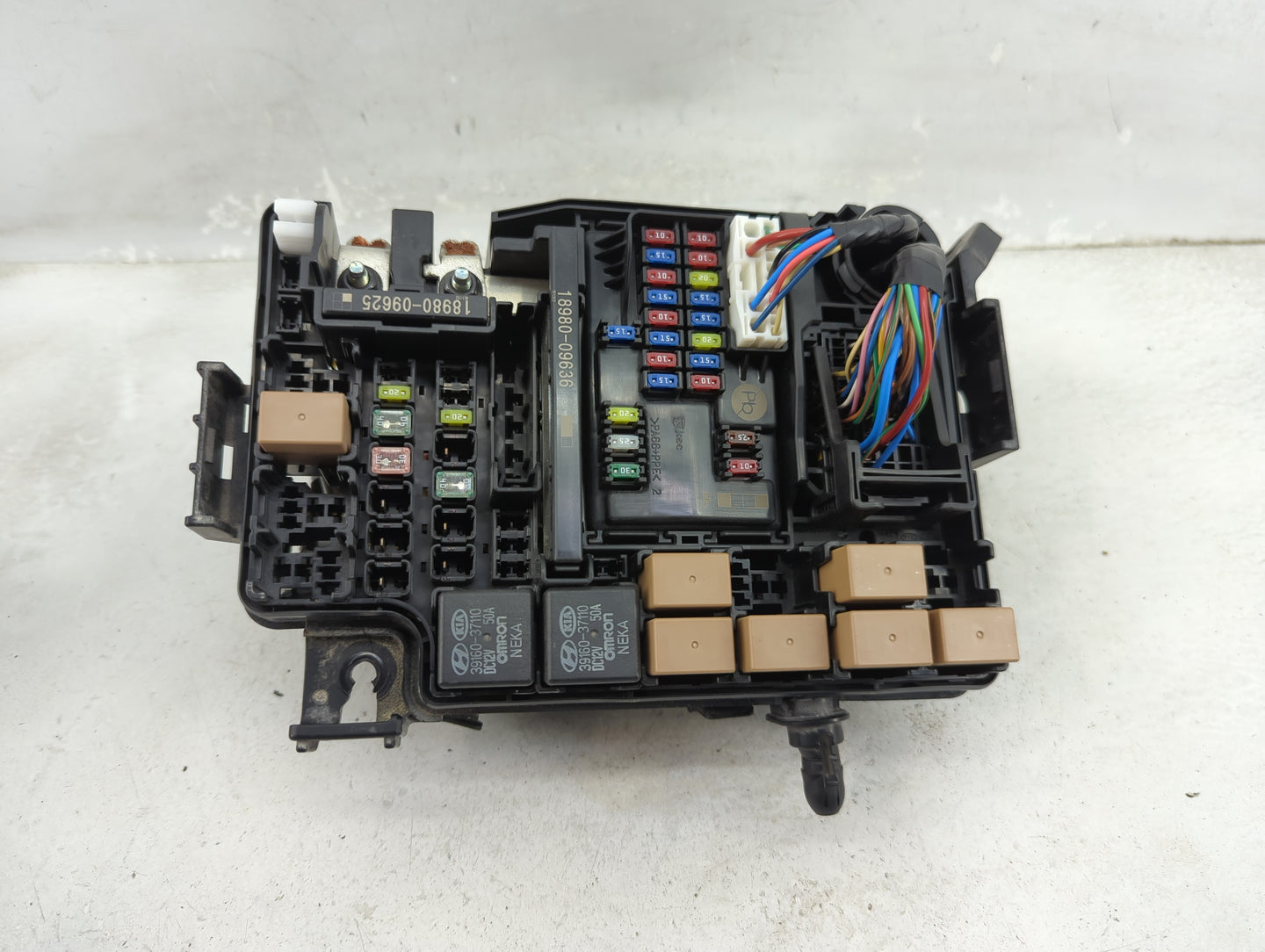 2018-2021 Hyundai Kona Fusebox Fuse Box Panel Relay Module P/N:91956-J9520 18980-09625, 18980-09636 Fits Fits 2018 2019 2020