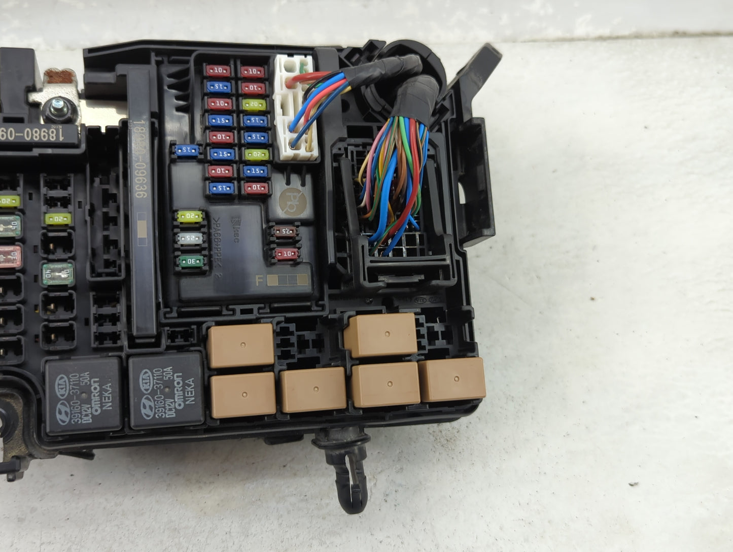 2018-2021 Hyundai Kona Fusebox Fuse Box Panel Relay Module P/N:91956-J9520 18980-09625, 18980-09636 Fits Fits 2018 2019 2020