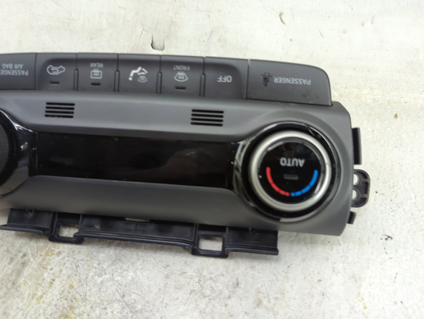 2018 Hyundai Kona Climate Control Module Temperature AC/Heater Replacement P/N:97250-J9401 C20036-7881 Fits OEM Used Auto Pa
