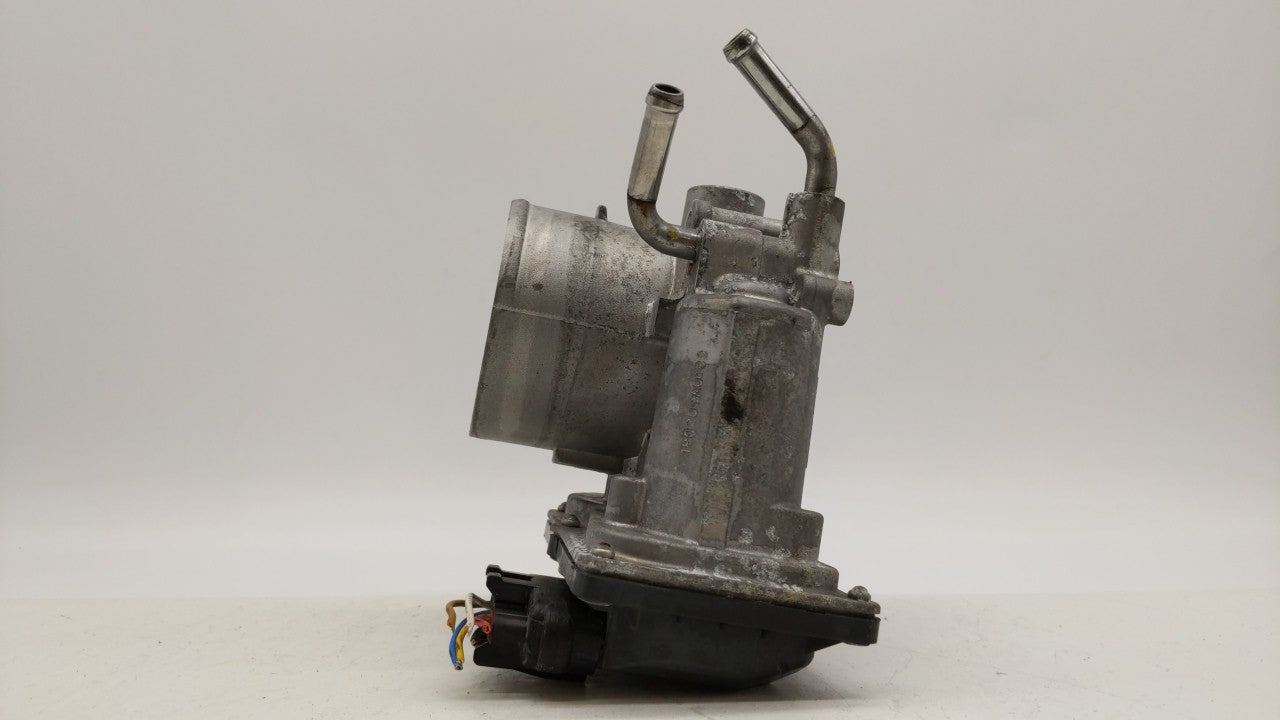 2018-2019 Hyundai Kona Throttle Body P/N:35100-2E400 Fits Fits 2012 2013 2014 2015 2016 2018 2019 OEM Used Auto Parts - Oemu