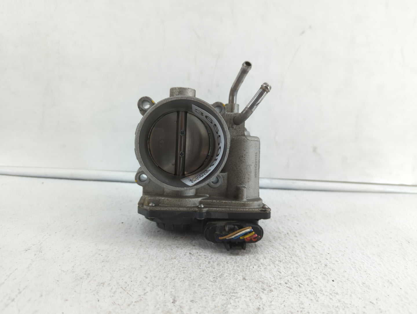 2018-2019 Hyundai Kona Throttle Body P/N:35100-2E400 35100-2E000 Fits Fits 2012 2013 2014 2015 2016 2018 2019 OEM Used Auto 