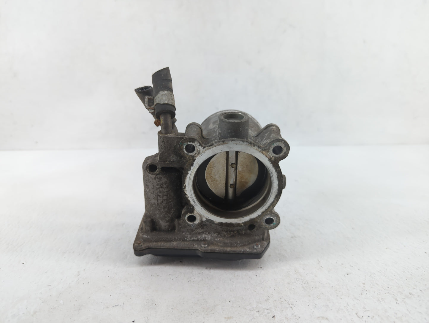 2018-2019 Hyundai Kona Throttle Body P/N:35100-2E400 35100-2E000 Fits Fits 2012 2013 2014 2015 2016 2018 2019 OEM Used Auto 